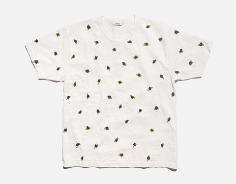 Buds T ~ Black on White